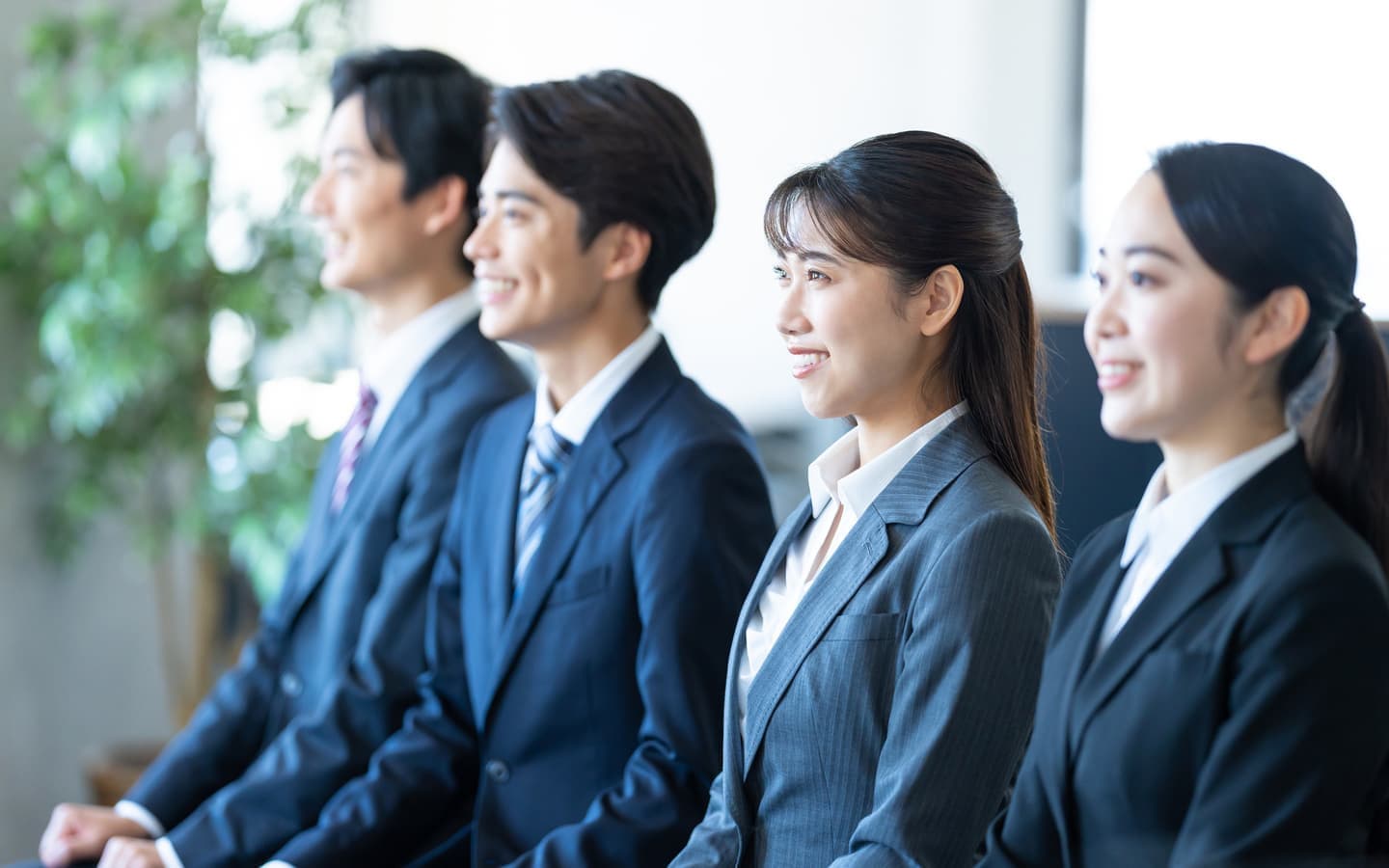 募集面接に集まる社員